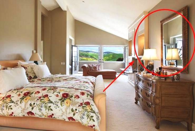 Das Bett darf nicht zum Spiegel gerichtet sein.jpeg