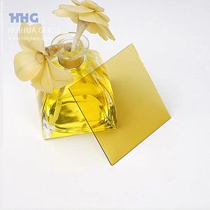 Bernsteinfarbenes Glas