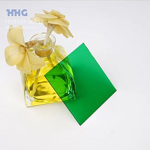 Smaragdgrüne Glasplatten