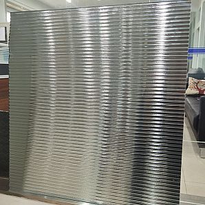 Rückspiegel auf Moru-Glas