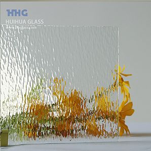 Kleines gehämmertes Glas gemustert