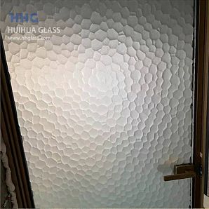 Mattiertes Wasserwürfelglas