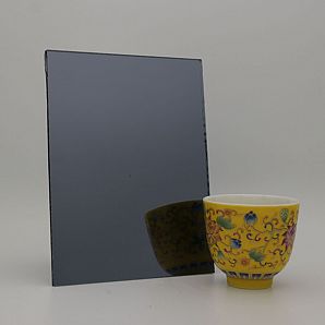 Blaugrauer Farbspiegel