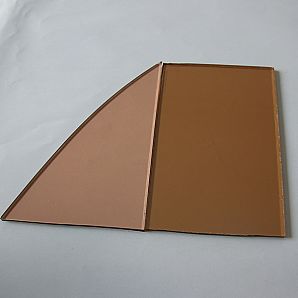 Rosa reflektierendes Glas