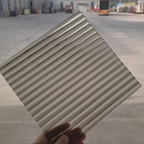 Hellgraues Moru-gemustertes Glas