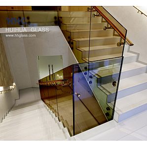 Farbiges Verbundglas