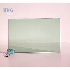 Dunkelgrünes farbiges Glasfenster