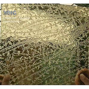 Bronzekleber Chip Glastür