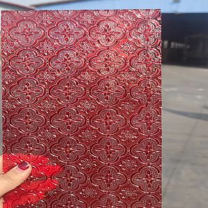 Farbe Rotes Flora-Musterglas zur Verwendung für die Kathedrale