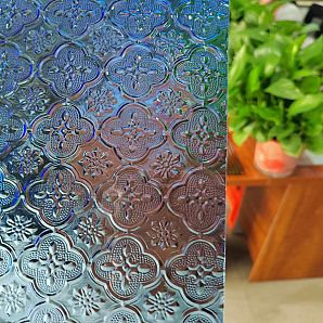 Blau getönte Arabesque-Flora-Glasfigurenscheibe