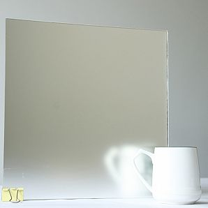 Ultraklares, eisenarmes, seidenmattes Glas, Glanz 25 %